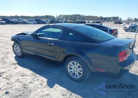 2008 Ford Mustang V6 Deluxe/V6 Premium z USA, uszkodzony, nr VIN 1ZVHT80N685201174